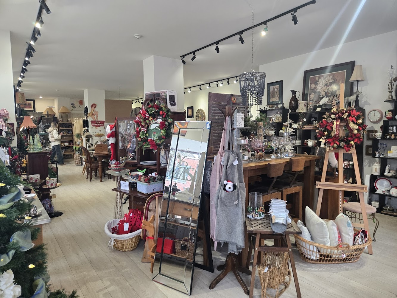 PAVA Consignment for Home and Garden