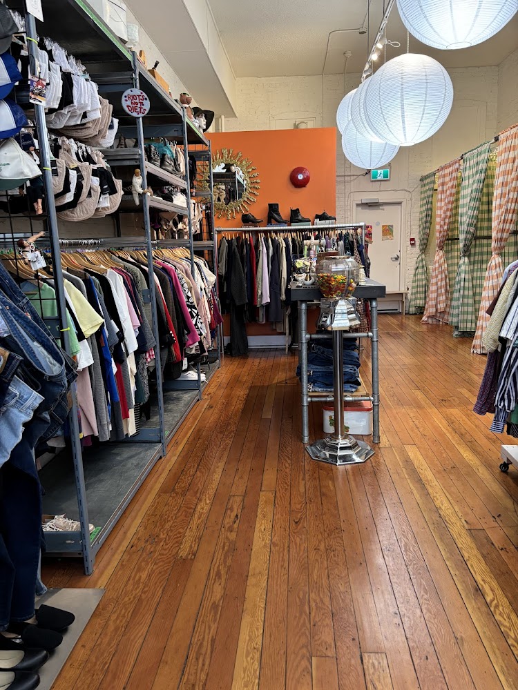 Fat Sisters Plus Size Vintage and Consignment