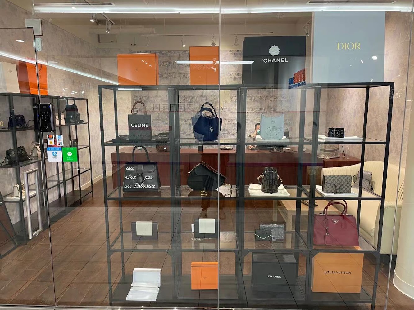 Van & Cents Resale & Consignment Store一分钱二手奢侈品